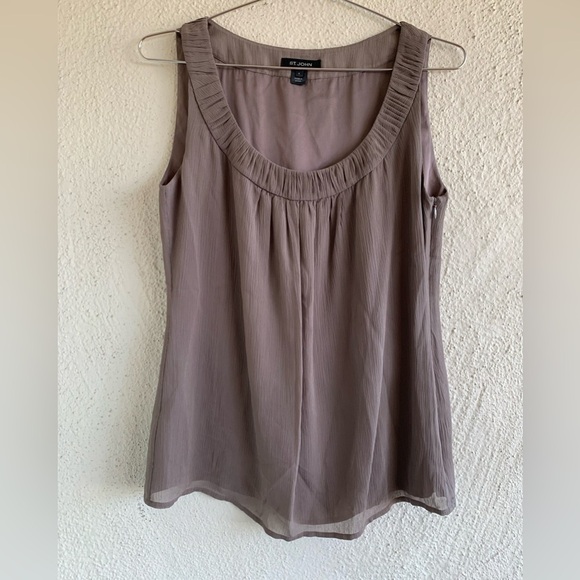 ST. JOHN Limestone Silk Sleeveless Pleated Scoop Neck Tank Top Size 4 - Picture 2 of 7